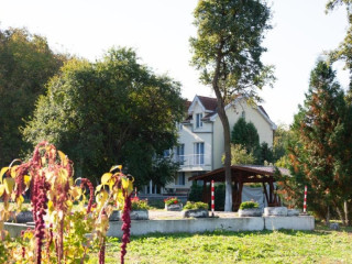 Vila Capra Vecinului