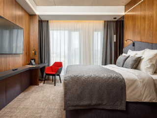 Hotel Qosmo