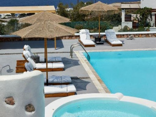 Symmetry Suites (Akrotiri Santorini)