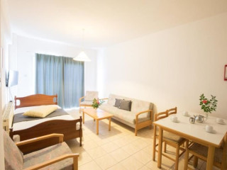 Debbiexenia Hotel Apartments 