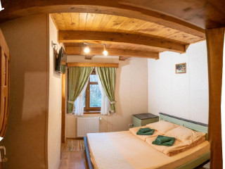 PENSIUNEA VANATORUL..