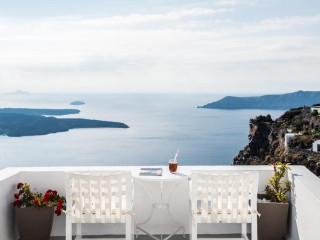 On the Rocks - Adults Only (Imerovigli - Santorini)