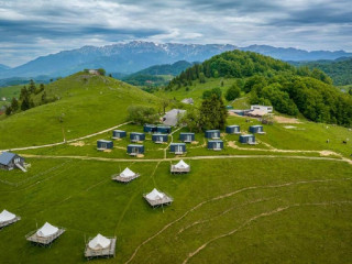 Ursa Mica Glamping Resort (Sirnea)..