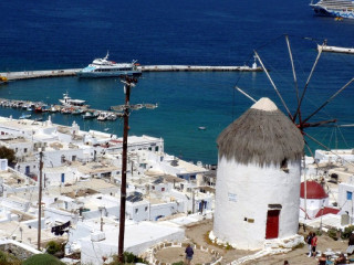 Periplu in Ciclade 14 nts 4* (Mykonos-Santorini-Naxos)