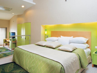 MERA HOLIDAY (ANCA SI IRINA)