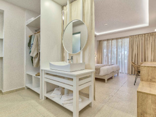 ROOMS TEZORO