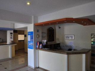 Apollo Hotel Apartments