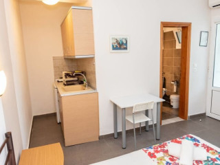 Nikos Apartments