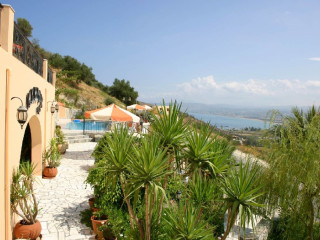 Alkion Apartments  - cat oficiala 2 chei (C)