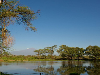 Safari Tsavo East - West (2 nopti) + Diani Reef Beach Resort (5