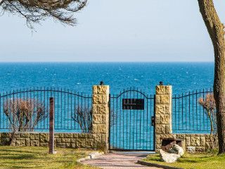 Epico Seafront and Garden Apartments