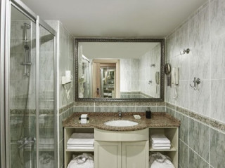 DELPHIN DELUXE RESORT