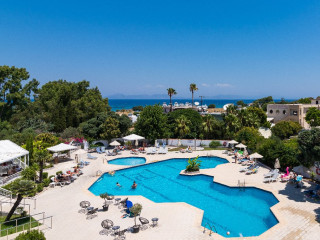 Happy Days (Adults Only 16+) - Tholos