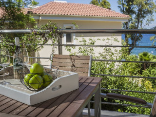 Meliti Waterfront Suites 