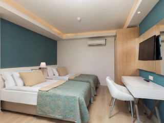 LA GRANDE RESORT HOTEL