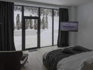 HOTEL PESTERA WELLNESS SPA. Moroeni Parcul Bucegi Cota 1610 