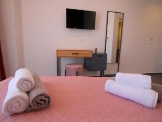 Blue Eye Hotel (Ksamil)