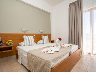 Ledras Beach - Gennadi 