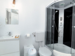 SEAGLOO GLAMPING- ADULTS ONLY.