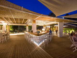 Akrotiri Beach Hotel