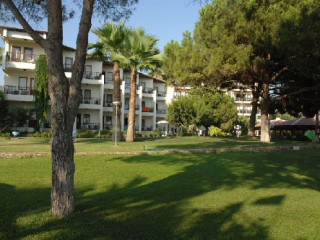 WATERFRONT APARTMENT FAMILY FRIENDLY, GROUND LEVEL