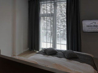 . Pestera Wellnes and Spa (Parcul Natural Bucegi - Cota 1610m)