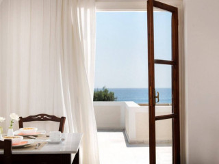 Makris Hotel (Kamari Santorini)