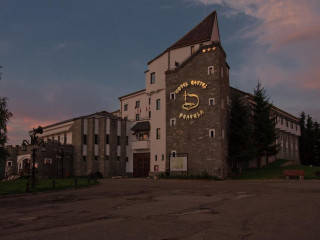 Hotel Castel Dracula (Piatra Fantanele)