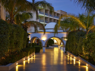 The Ixian All Suites - Adults Only 16+