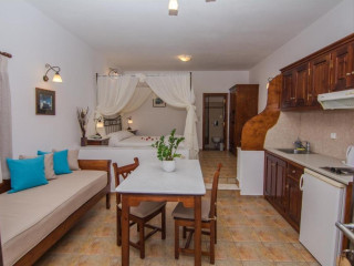 En Plo Boutique Suites (Oia Santorini)