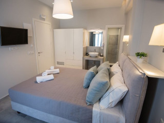 Fomithea Hotel (Kamari Santorini)