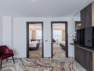Ramada by Wyndham ( Otopeni)