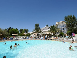 Grand Bleu Hotel (Eretria)