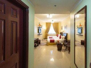 Capital O 401 Crown Palace Hotel 