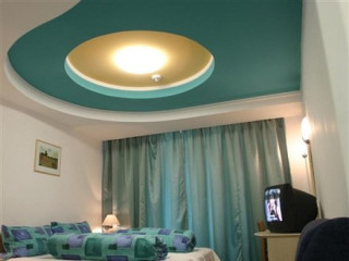 Hotel Iadolina / Vila Izvorul minunilor / Vila Liliacul