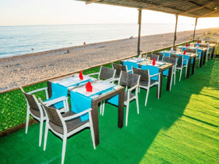 APERION BEACH HOTEL