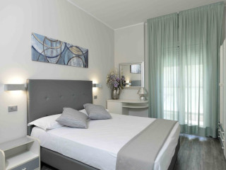 Hotel Doge ( Torre Pedrera )