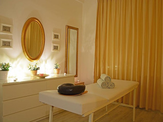 LA VISTA HOTEL (Adults Only)