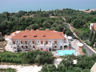 Lara Hotel (Lourdas)