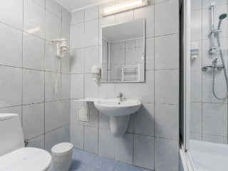 . Corp Cozia - Complex Balnear Cozia