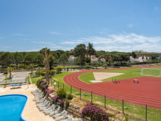 VICTORIA SPORTS AND BEACH (R)