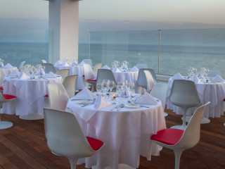 KING EVELTHON BEACH HOTEL