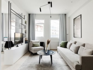 UPSTREET LUXURY APARTMENTS IN PLAKA