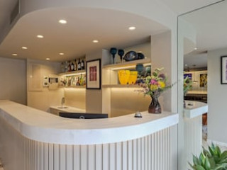 URBAN FRAME ACROPOLIS