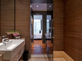 V E HOTEL AND RESIDENCE