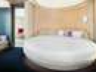 V Hotel Dubai, Curio Collection by Hilton