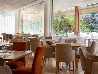 Valentn Grand Park Suite Hotel 
