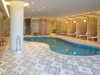 Vangelis Hotel and Suites