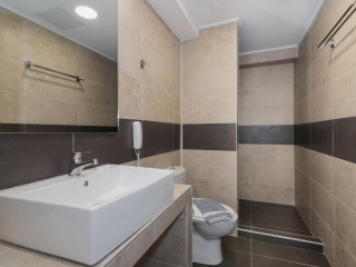 VARRES HOTEL