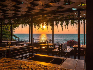 ELPIDA Hotel